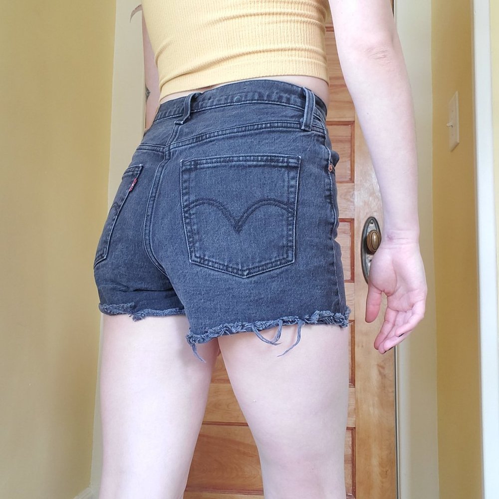 Highwaisted Black Levi's Ribcage Shorts with Button Fly